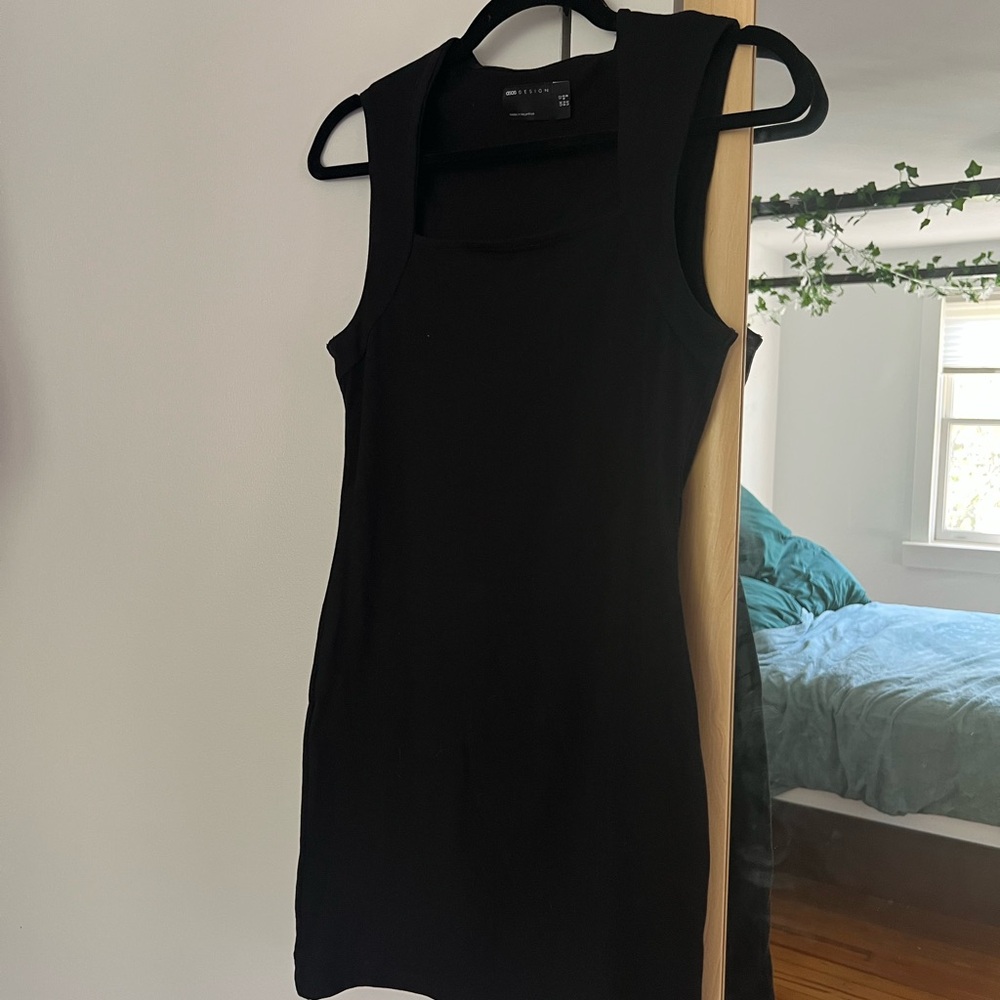 Black Sleeveless Dress